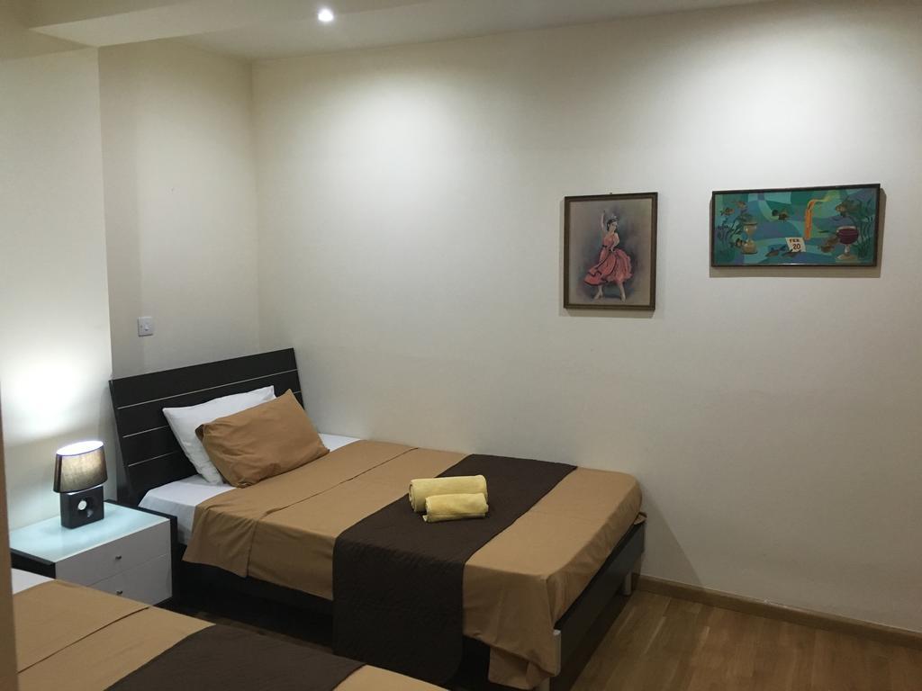 Ithaki Phinikoudes Apartment No. 205 Larnaca Buitenkant foto