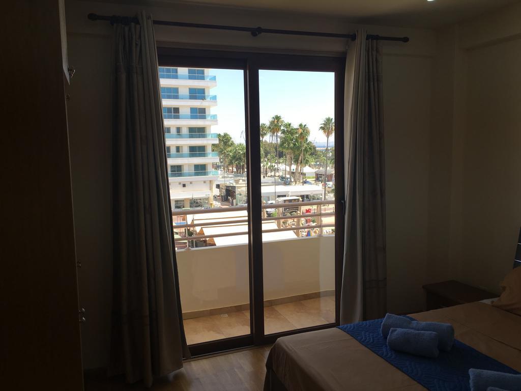 Ithaki Phinikoudes Apartment No. 205 Larnaca Buitenkant foto