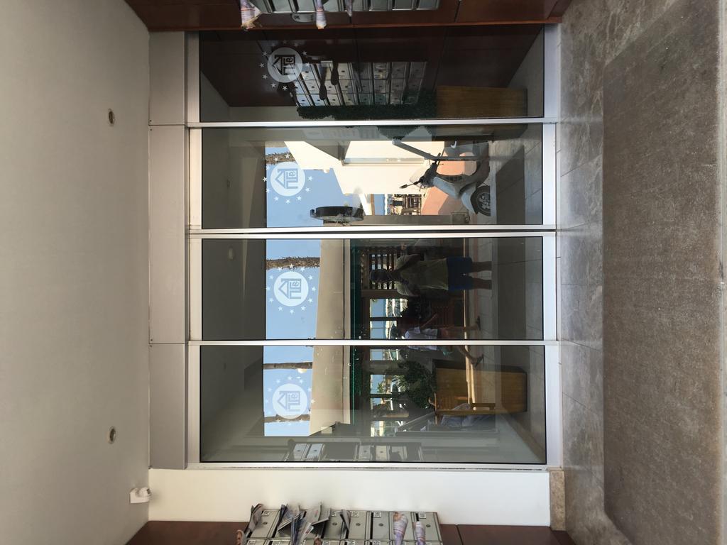 Ithaki Phinikoudes Apartment No. 205 Larnaca Buitenkant foto